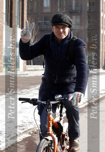 Amsterdam 26 januari 2010
Beau v Erven Dorens op de fiets in de kou.
Peter Smulders b v