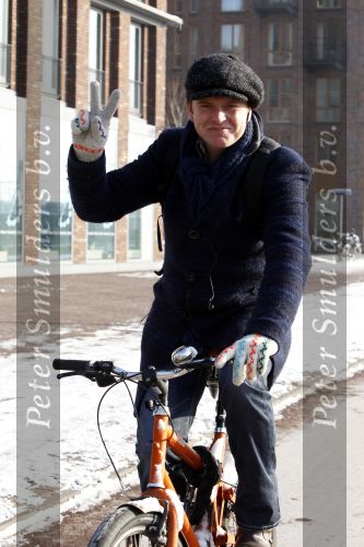 Amsterdam 26 januari 2010
Beau v Erven Dorens op de fiets in de kou.
Peter Smulders b v
