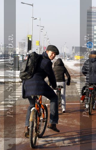 Amsterdam 26 januari 2010
Beau v Erven Dorens op de fiets in de kou.
Peter Smulders b v