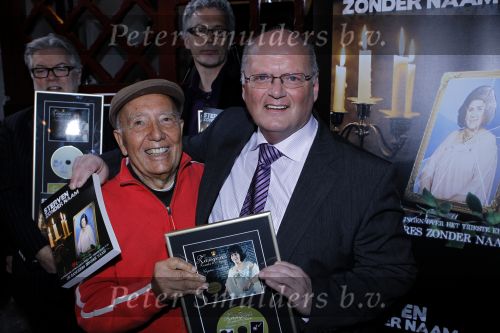 Leiden 19 januari 2010
Presenatie boek van de zangeres zonder naam geschreven door Ben Holthuis en de nieuwe cd. Ben Holthuis en Johnny Hoes
Peter Smulders bv