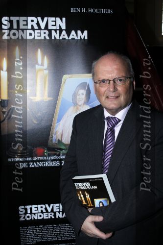 Leiden 19 januari 2010
Presenatie boek van de zangeres zonder naam geschreven door Ben Holthuis en de nieuwe cd. Ben Holthuis en Johnny Hoes
Peter Smulders bv