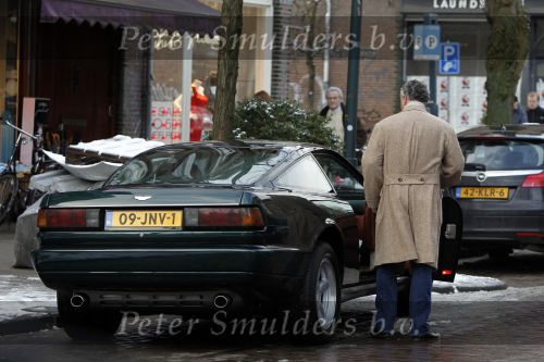 Amsterdam 30 januari 2010
Bram Moszkowicz doe boodschappen op de cornelis schuytstraat met zijn old timer aston martin.
Peter Smulders bv