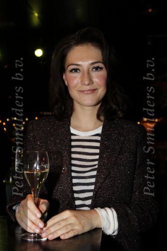 Amsterdam 15 januari 2010
Feestje vanwege 1000000 (miljoen) bezoekers bij de film komt een vrouw bij de dokter in het cobra cafe. Aanwezige cast Barry Atsma Carice v Houten Anna Drijver Dirk Zeelenberg, producent Reinout Oerlemans met zijn vrouw Danielle en schrijver Kluun met zijn vrouw.
Peter Smulders bv