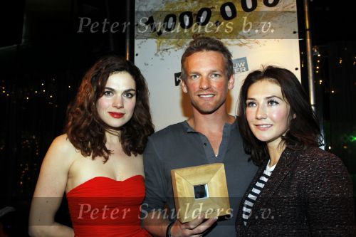 Amsterdam 15 januari 2010
Feestje vanwege 1000000 (miljoen) bezoekers bij de film komt een vrouw bij de dokter in het cobra cafe. Aanwezige cast Barry Atsma Carice v Houten Anna Drijver Dirk Zeelenberg, producent Reinout Oerlemans met zijn vrouw Danielle en schrijver Kluun met zijn vrouw.
Peter Smulders bv