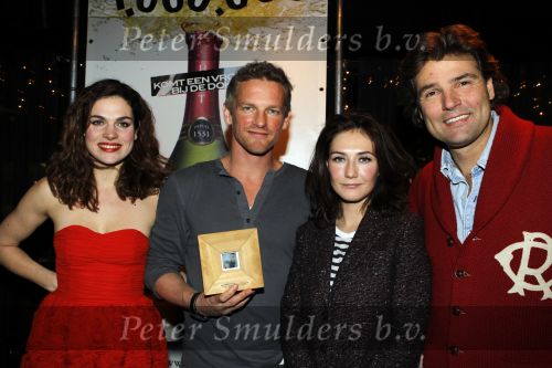 Amsterdam 15 januari 2010
Feestje vanwege 1000000 (miljoen) bezoekers bij de film komt een vrouw bij de dokter in het cobra cafe. Aanwezige cast Barry Atsma Carice v Houten Anna Drijver Dirk Zeelenberg, producent Reinout Oerlemans met zijn vrouw Danielle en schrijver Kluun met zijn vrouw.
Peter Smulders bv