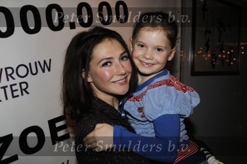 Amsterdam 15 januari 2010
Feestje vanwege 1000000 (miljoen) bezoekers bij de film komt een vrouw bij de dokter in het cobra cafe. Aanwezige cast Barry Atsma Carice v Houten Anna Drijver Dirk Zeelenberg, producent Reinout Oerlemans met zijn vrouw Danielle en schrijver Kluun met zijn vrouw.
Peter Smulders bv