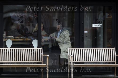 Amsterdam 20 januari 2010
Hans en Connie Breukhoven drinken samen een kop koffie op de cornelis
Schuytstraat.
Peter Smulders bv