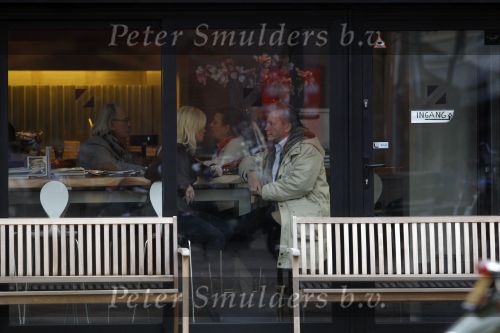 Amsterdam 20 januari 2010
Hans en Connie Breukhoven drinken samen een kop koffie op de cornelis
Schuytstraat.
Peter Smulders bv