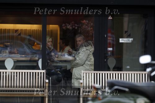 Amsterdam 20 januari 2010
Hans en Connie Breukhoven drinken samen een kop koffie op de cornelis
Schuytstraat.
Peter Smulders bv