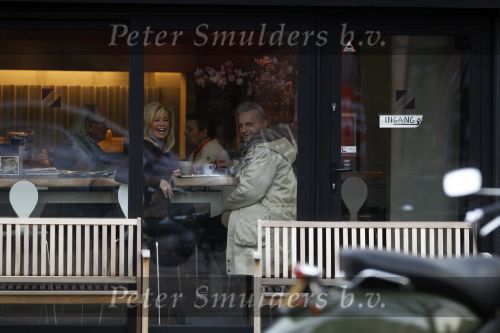Amsterdam 20 januari 2010
Hans en Connie Breukhoven drinken samen een kop koffie op de cornelis
Schuytstraat.
Peter Smulders bv