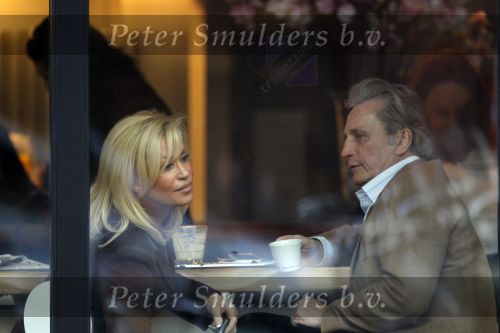 Amsterdam 20 januari 2010
Hans en Connie Breukhoven drinken samen een kop koffie op de cornelis
Schuytstraat.
Peter Smulders bv