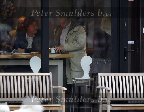Amsterdam 20 januari 2010
Hans en Connie Breukhoven drinken samen een kop koffie op de cornelis
Schuytstraat.
Peter Smulders bv
