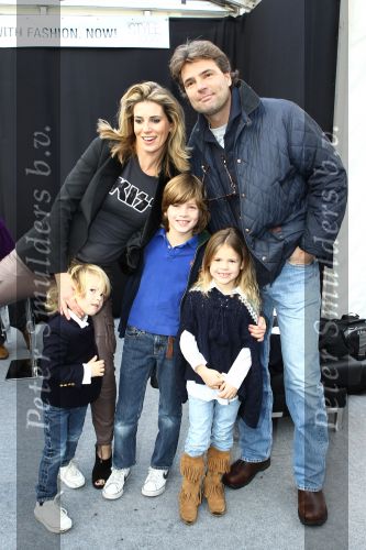 Amsterdam, 31 Januari 2010
Amsterdam International Fashion Week 
Danielle Oerlemans met man Reinout Oerlemans en kinderen
