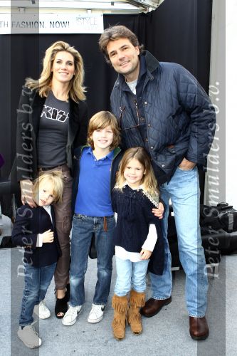 Amsterdam, 31 Januari 2010
Amsterdam International Fashion Week 
Danielle Oerlemans met man Reinout Oerlemans en kinderen