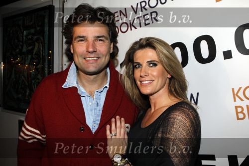 Amsterdam 15 januari 2010
Feestje vanwege 1000000 (miljoen) bezoekers bij de film komt een vrouw bij de dokter in het cobra cafe. Aanwezige cast Barry Atsma Carice v Houten Anna Drijver Dirk Zeelenberg, producent Reinout Oerlemans met zijn vrouw Danielle en schrijver Kluun met zijn vrouw.
Peter Smulders bv