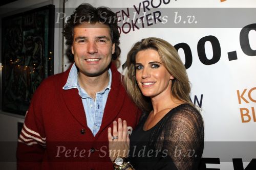 Amsterdam 15 januari 2010
Feestje vanwege 1000000 (miljoen) bezoekers bij de film komt een vrouw bij de dokter in het cobra cafe. Aanwezige cast Barry Atsma Carice v Houten Anna Drijver Dirk Zeelenberg, producent Reinout Oerlemans met zijn vrouw Danielle en schrijver Kluun met zijn vrouw.
Peter Smulders bv