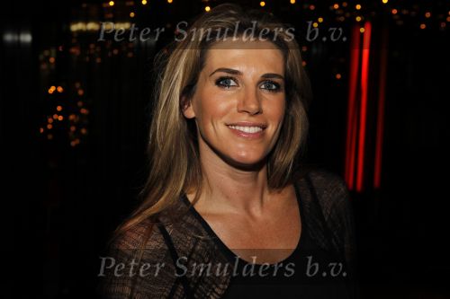 Amsterdam 15 januari 2010
Feestje vanwege 1000000 (miljoen) bezoekers bij de film komt een vrouw bij de dokter in het cobra cafe. Aanwezige cast Barry Atsma Carice v Houten Anna Drijver Dirk Zeelenberg, producent Reinout Oerlemans met zijn vrouw Danielle en schrijver Kluun met zijn vrouw.
Peter Smulders bv