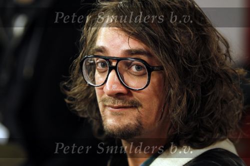 Hilversum 21 januari 2010
Rtl SBS en de NOS hebben samen een tv programma en aktie in elkaar gedraaid om zoveel mogelijk geld op te halen voor giro 55 ten bate van Haiti. Dinand Woesthoff van Kane  met Dennis v Leeuwen
Peter Smulders bv