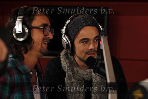 Hilversum 21 januari 2010
Rtl SBS en de NOS hebben samen een tv programma en aktie in elkaar gedraaid om zoveel mogelijk geld op te halen voor giro 55 ten bate van Haiti. Dinand Woesthoff van Kane  met Dennis v Leeuwen
Peter Smulders bv