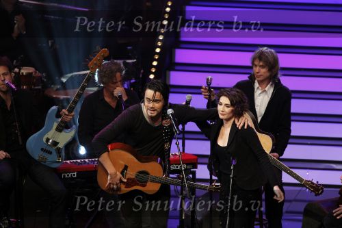 Hilversum 21 januari 2010
Rtl SBS en de NOS hebben samen een tv programma en aktie in elkaar gedraaid om zoveel mogelijk geld op te halen voor giro 55 ten bate van Haiti. Dinand Woesthoff van Kane met Carice v Houten
Peter Smulders bv