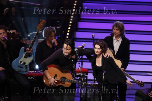 Hilversum 21 januari 2010
Rtl SBS en de NOS hebben samen een tv programma en aktie in elkaar gedraaid om zoveel mogelijk geld op te halen voor giro 55 ten bate van Haiti. Dinand Woesthoff van Kane met Carice v Houten
Peter Smulders bv