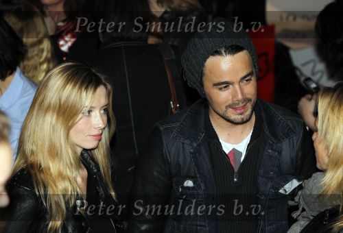 Hilversum 21 januari 2010
Rtl SBS en de NOS hebben samen een tv programma en aktie in elkaar gedraaid om zoveel mogelijk geld op te halen voor giro 55 ten bate van Haiti. Dinand Woesthoff van Kane met zijn vrouw Lucy
Peter Smulders bv