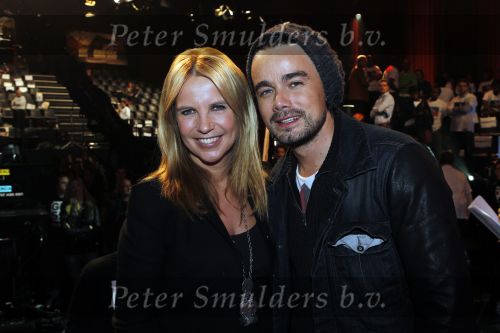 Hilversum 21 januari 2010
Rtl SBS en de NOS hebben samen een tv programma en aktie in elkaar gedraaid om zoveel mogelijk geld op te halen voor giro 55 ten bate van Haiti. Dinand Woesthoff van Kane met Linda de Mol
Peter Smulders bv