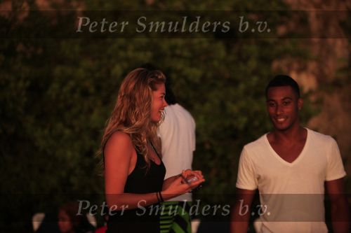 Curacao 9 januari 2010
Doutzen Kroes met haar nieuwe vriend dj Sunnery james op het mooiste strandje van Curacao genaamd Port Marie.
Peter Smulders bv