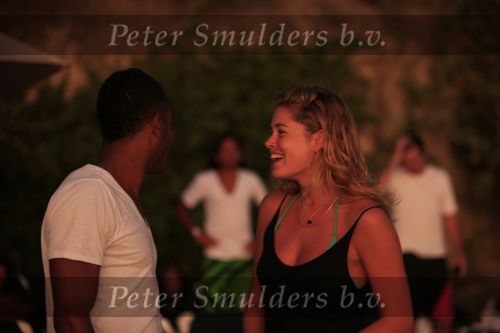 Curacao 9 januari 2010
Doutzen Kroes met haar nieuwe vriend dj Sunnery james op het mooiste strandje van Curacao genaamd Port Marie.
Peter Smulders bv