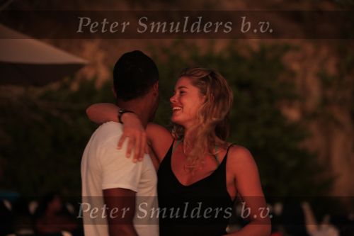 Curacao 9 januari 2010
Doutzen Kroes met haar nieuwe vriend dj Sunnery james op het mooiste strandje van Curacao genaamd Port Marie.
Peter Smulders bv
