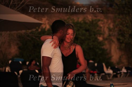 Curacao 9 januari 2010
Doutzen Kroes met haar nieuwe vriend dj Sunnery james op het mooiste strandje van Curacao genaamd Port Marie.
Peter Smulders bv
