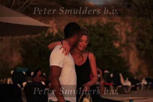 Curacao 9 januari 2010
Doutzen Kroes met haar nieuwe vriend dj Sunnery james op het mooiste strandje van Curacao genaamd Port Marie.
Peter Smulders bv