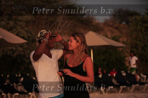 Curacao 9 januari 2010
Doutzen Kroes met haar nieuwe vriend dj Sunnery james op het mooiste strandje van Curacao genaamd Port Marie.
Peter Smulders bv