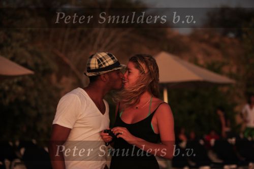 Curacao 9 januari 2010
Doutzen Kroes met haar nieuwe vriend dj Sunnery james op het mooiste strandje van Curacao genaamd Port Marie.
Peter Smulders bv