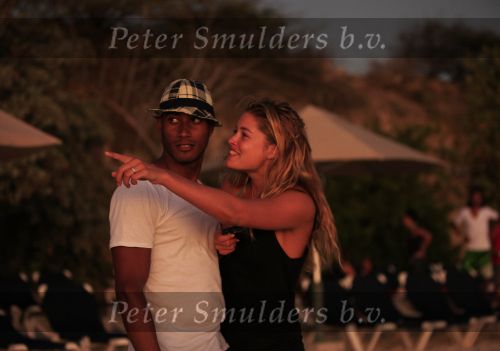 Curacao 9 januari 2010
Doutzen Kroes met haar nieuwe vriend dj Sunnery james op het mooiste strandje van Curacao genaamd Port Marie.
Peter Smulders bv
