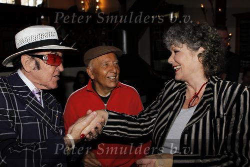 Leiden 19 januari 2010
Presenatie boek van de zangeres zonder naam geschreven door Ben Holthuis en de nieuwe cd. Eddy wally Johnny Hoes en Willeke v Ammelrooy
Peter Smulders bv