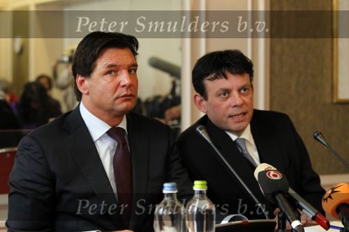 Den Haag 14 januari 2010
Edwin de Roy van Zuydewijn en zijn advocaat Mark Meijjer geven persconferentie ivm onderzoek van de nationale ombudsman.
Peter Smulders bv