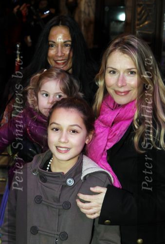 Amsterdam 30 januari 2010
Premiere de prinses en de kikker in Tuschinski. Elle v Rijn met schoonmoeder Marion Bloem en kinderen
Peter Smulders bv
