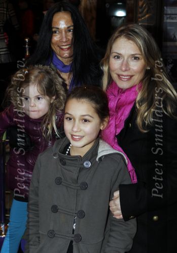 Amsterdam 30 januari 2010
Premiere de prinses en de kikker in Tuschinski. Elle v Rijn met schoonmoeder Marion Bloem en kinderen
Peter Smulders bv