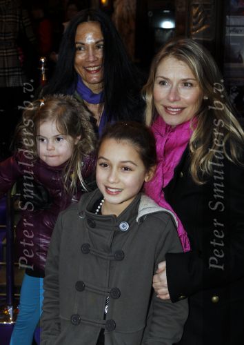 Amsterdam 30 januari 2010
Premiere de prinses en de kikker in Tuschinski. Elle v Rijn met schoonmoeder Marion Bloem en kinderen
Peter Smulders bv