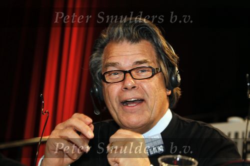 Hilversum 21 januari 2010
Rtl SBS en de NOS hebben samen een tv programma en aktie in elkaar gedraaid om zoveel mogelijk geld op te halen voor giro 55 ten bate van Haiti. Emile Ratelband
Peter Smulders bv