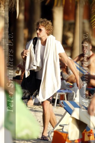 Curacao 28 december 2009
Ewout Genemans op het strand in curacao.
Ewout is ongelofelijk populair bij de nederlandse jeugd.
Peter Smulders bv