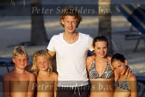 Curacao 28 december 2009
Ewout Genemans op het strand in curacao.
Ewout is ongelofelijk populair bij de nederlandse jeugd.
Peter Smulders bv