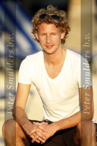 Curacao 28 december 2009
Ewout Genemans op het strand in curacao.
Ewout is ongelofelijk populair bij de nederlandse jeugd.
Peter Smulders bv