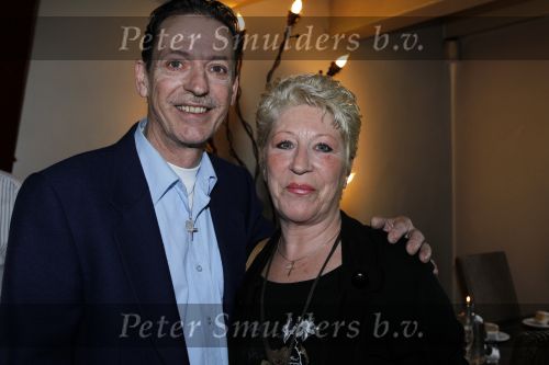 Leiden 19 januari 2010
Presenatie boek van de zangeres zonder naam geschreven door Ben Holthuis en de nieuwe cd. neven en nichten van Mary Servaes ...Beij
Peter Smulders bv