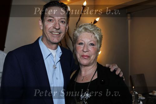 Leiden 19 januari 2010
Presenatie boek van de zangeres zonder naam geschreven door Ben Holthuis en de nieuwe cd. neven en nichten van Mary Servaes ...Beij
Peter Smulders bv