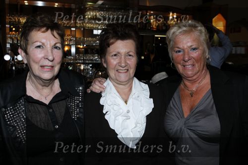 Leiden 19 januari 2010
Presenatie boek van de zangeres zonder naam geschreven door Ben Holthuis en de nieuwe cd. neven en nichten van Mary Servaes ...Beij
Peter Smulders bv