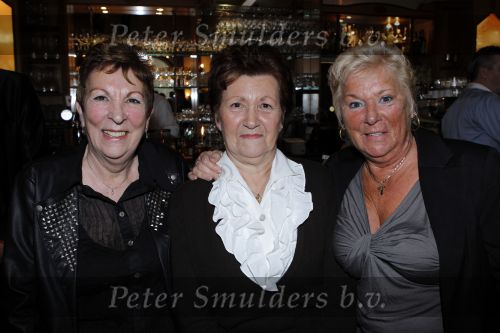 Leiden 19 januari 2010
Presenatie boek van de zangeres zonder naam geschreven door Ben Holthuis en de nieuwe cd. neven en nichten van Mary Servaes ...Beij
Peter Smulders bv