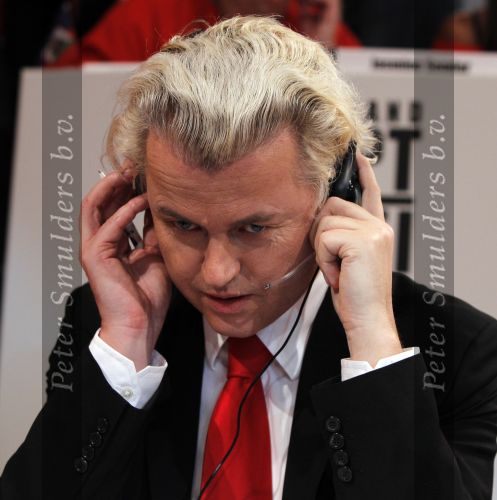 Hilversum 21 januari 2010
Rtl SBS en de NOS hebben samen een tv programma en aktie in elkaar gedraaid om zoveel mogelijk geld op te halen voor giro 55 ten bate van Haiti. Geert Wilders
Peter Smulders bv