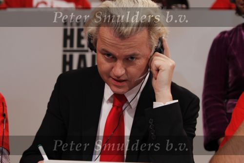 Hilversum 21 januari 2010
Rtl SBS en de NOS hebben samen een tv programma en aktie in elkaar gedraaid om zoveel mogelijk geld op te halen voor giro 55 ten bate van Haiti. Geert Wilders
Peter Smulders bv
